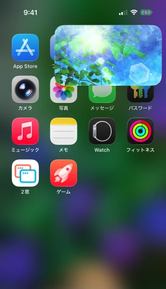 iPhoneのホーム画面にYouTubeの動画がPiPの小窓で重なっている画面